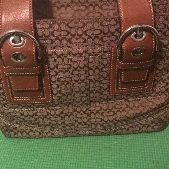 Signature Coach Handbag - Picture 4 of 8